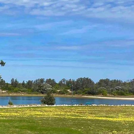 Driftwood Townhouse - Waterfront-Central Location Lakes Entrance Exterior foto